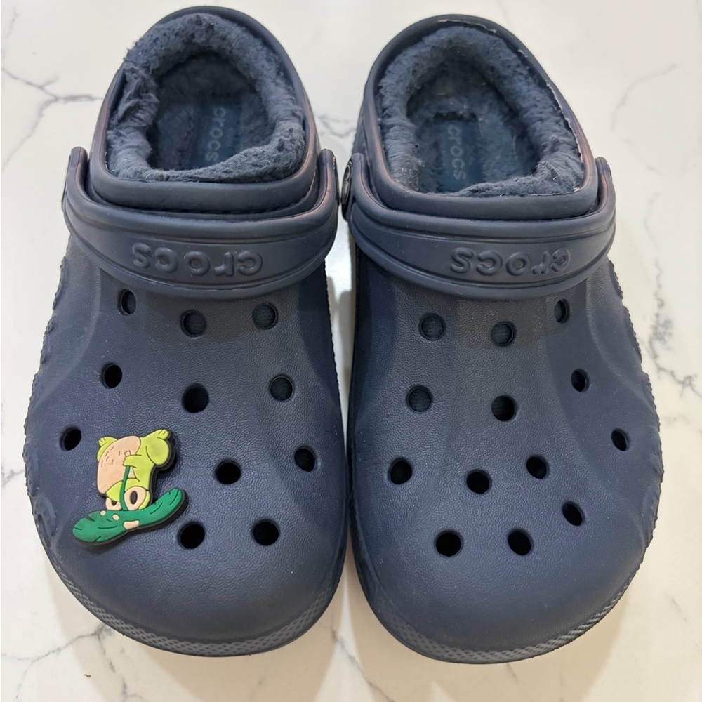 CROCS Kids Navy with fuzz inside & Frog jibbit size C13